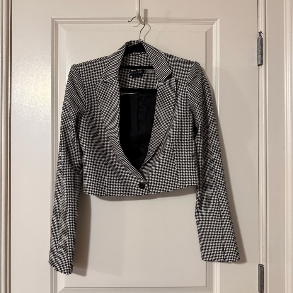 Alice + Olivia Cropped Black and White Houndstooth Blazer